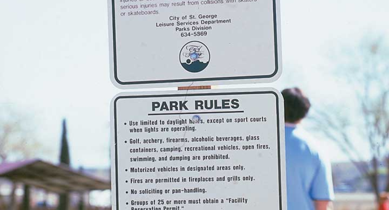Playground rules of play sign